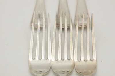 Lot 147 - A SET OF GEORGE VII SILVER FORKS AND SPOONS