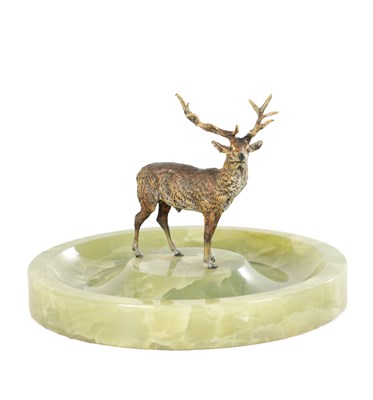 Lot 1029 - ATT. FRANZ BERGMAN. A 20TH CENTURY AUSTRIAN COLD PAINTED BRONZE AND ONYX DESK TIDY