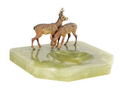 Lot 921 - ATT FRANZ BERGMAN. A 20TH CENTURY AUSTRIAN COLD PAINTED BRONZE AND ONYX DESK TIDY