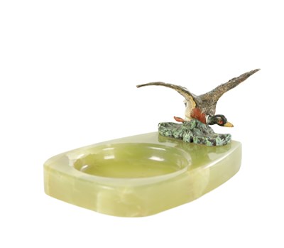 Lot 1121 - ATT. FRANZ BERGMAN. A 20TH CENTURY AUSTRIAN COLD PAINTED BRONZE AND ONYX DESK TIDY