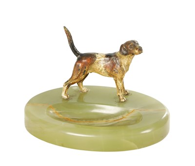 Lot 1078 - ATT. FRANZ BERGMAN. A 20TH CENTURY AUSTRIAN COLD PAINTED BRONZE AND ONYX DESK TIDY