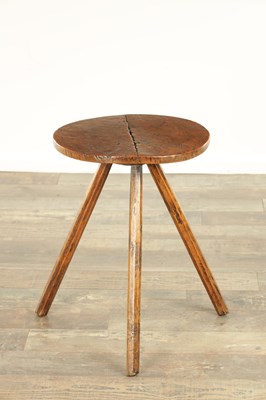 Lot 1483 - AN 18TH CENTURY ELM CRICKET TABLE