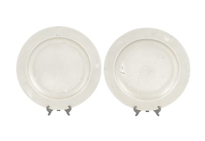 Lot 915 - A PAIR OF 18TH CENTURY PEWTER CHARGERS