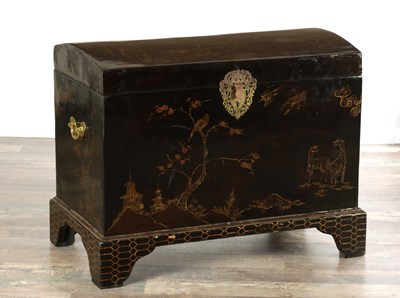 Lot 1465 - AN 18TH CENTURY STYLE DOME TOPPED LAQUERWORK TRUNK