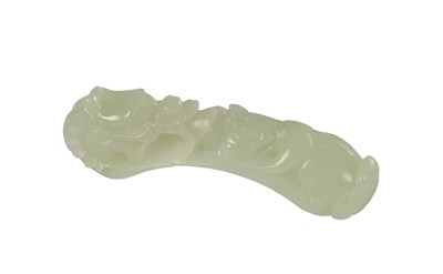 Lot 485 - A CHINESE QING DYNASTY CARVED JADE BELT HOOK