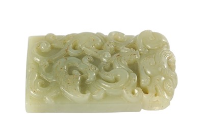Lot 552 - A CHINESE QING DYNASTY CARVED JADE PENDANT