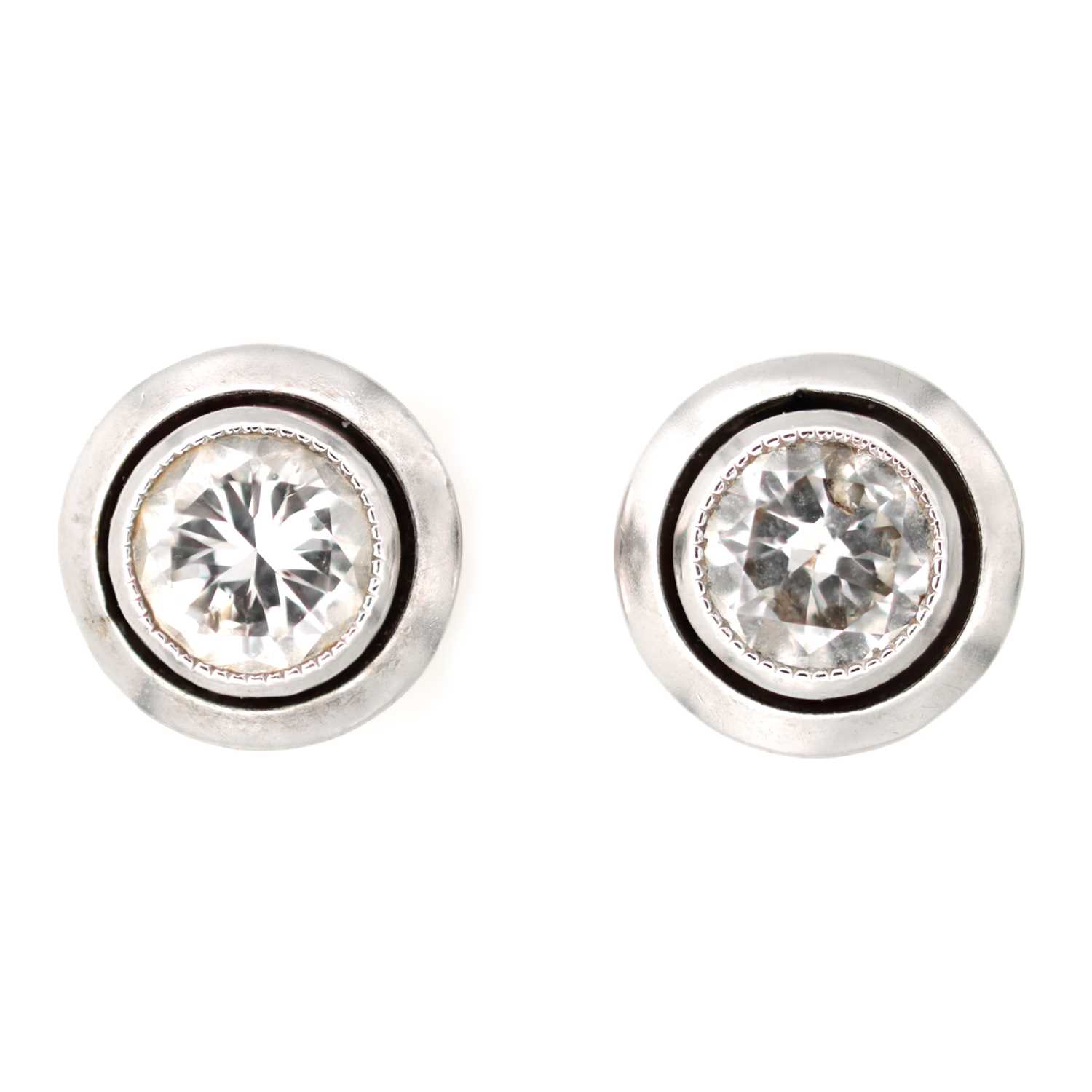 Lot 225 - A PAIR OF LADY'S PLATINUM SOLITAIRE DIAMOND EARRINGS