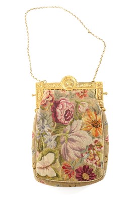 Lot 310 - A FINE 19TH CENTURY FRENCH 18CT GOLD MOUNTED TAPESTRY PURSE