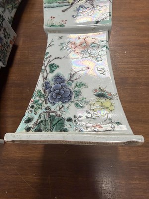 Lot 568 - A LARGE PAIR OF 19TH CENTURY CHINESE FAMILLE VERT PORCELAIN VASES