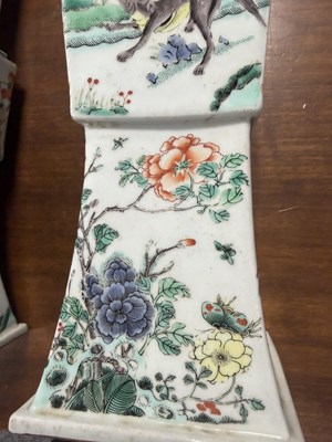 Lot 568 - A LARGE PAIR OF 19TH CENTURY CHINESE FAMILLE VERT PORCELAIN VASES