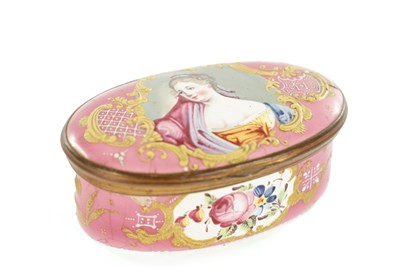 Lot 289 - AN 18TH CENTURY OVAL ENAMEL PATCH BOX