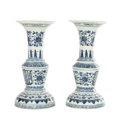 Lot 554 - A PAIR OF CHINESE BLUE AND WHITE PORCELAIN VASES