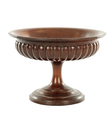 Lot 823 - A 19TH CENTURY MAHOGANY TAZZA