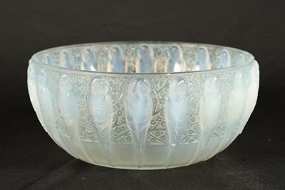 Lot 5 - A RENE LALIQUE OPALESCENT BLUE STAINED 'PERRUCHES' BOWL