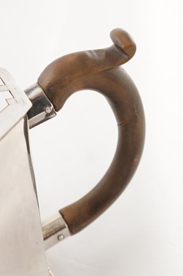 Lot 112 - A LATE 18TH CENTURY SILVER TEAPOT
