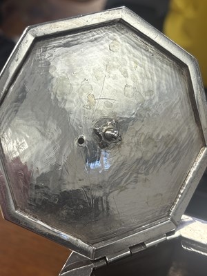Lot 112 - A LATE 18TH CENTURY SILVER TEAPOT