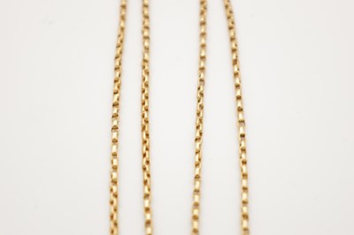 Lot 372 - A LONG 9CT GOLD CHAIN NECKLACE