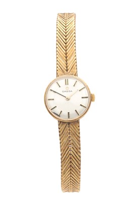 Lot 1189 - A LADIES' 9CT GOLD OMEGA WRISTWATCH