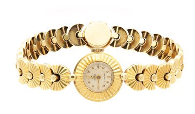 Lot 1174 - A LADY'S 18CT GOLD CYMA WRISTWATCH
