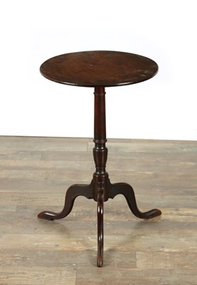 Lot 1624 - AN 18TH CENTURY ELM TRIPOD TABLE OF GOOD COLOUR AND PATINA