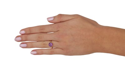 Lot 357 - A 10CT GOLD AND AMETHYST RING