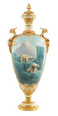 Lot 44 - HARRY DAVIS (BRITISH 1885 - 1970) AN EARLY 20TH CENTURY FINE AND RARE ROYAL WORCESTER PORCELAIN LIDDED CABINET VASE OF LARGE SIZE PAINTED WITH POLAR BEARS