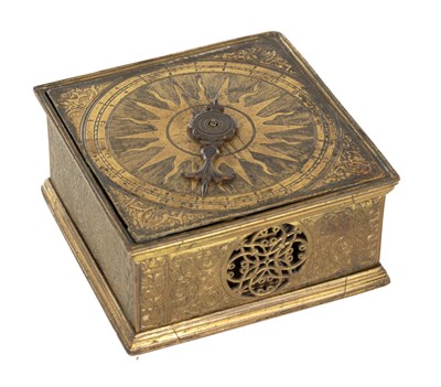 Lot 1429 - A 17TH/18TH CENTURY GERMAN GILT BRASS HORIZONTAL TABLE CLOCK