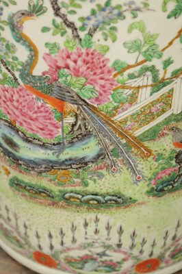 Lot 492 - A LARGE PAIR OF 19TH CENTURY FAMILLE ROSE CHINESE PORCELAIN VASES