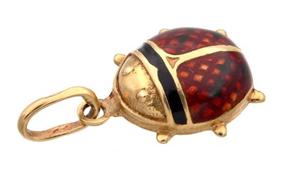Lot 321 - AN 18CT GOLD LADYBIRD CHARM