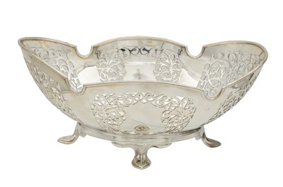 Lot 123 - A LATE 19TH CENTURY PIERCED BASKET
