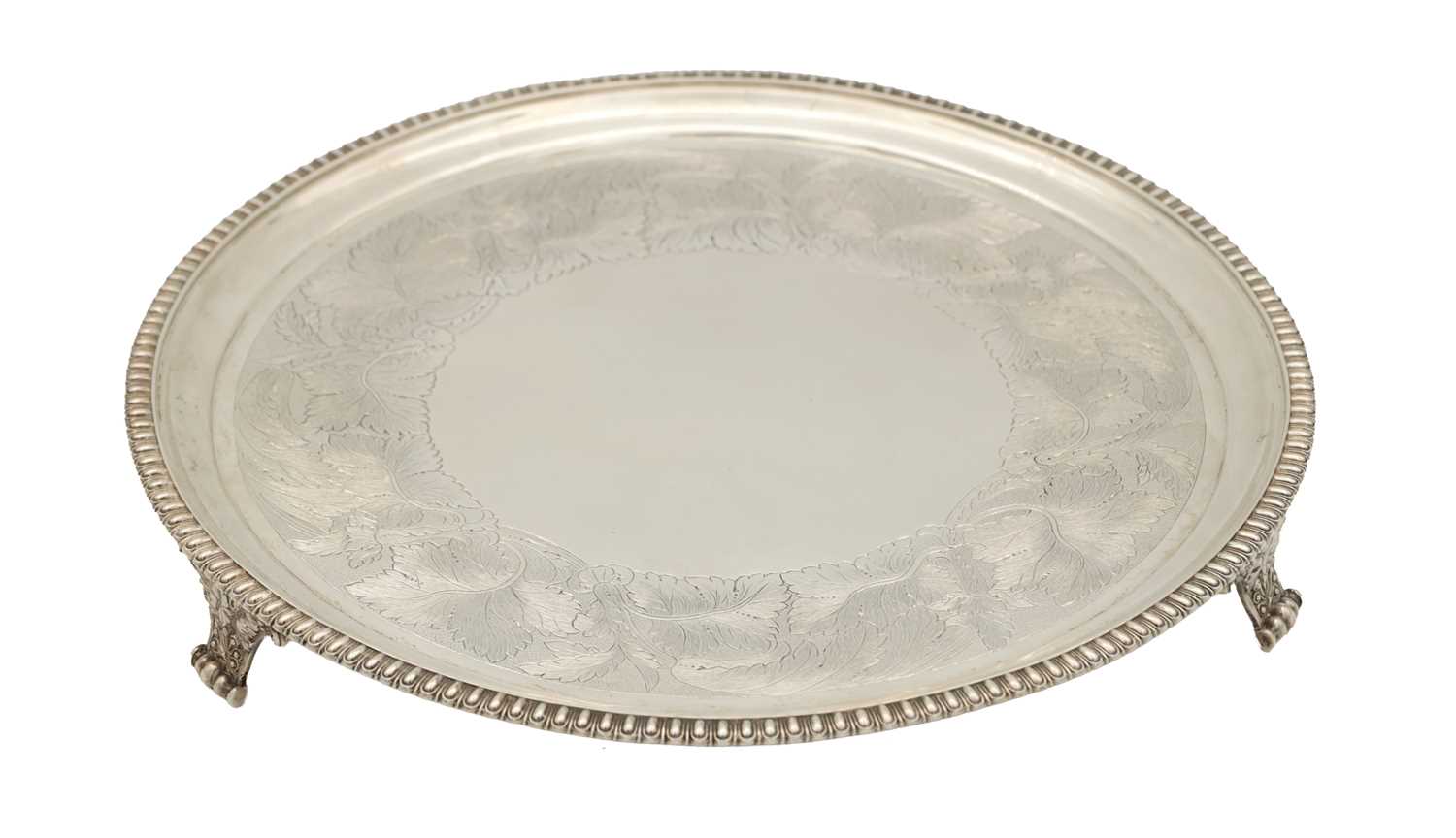 Lot 98 - AN EARLY 19TH CENTURY SILVER SALVER