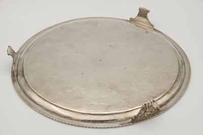 Lot 98 - AN EARLY 19TH CENTURY SILVER SALVER