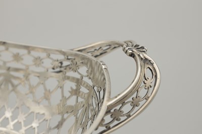 Lot 181 - AN EARLY 20TH CENTURY SILVER PIERCED DISH