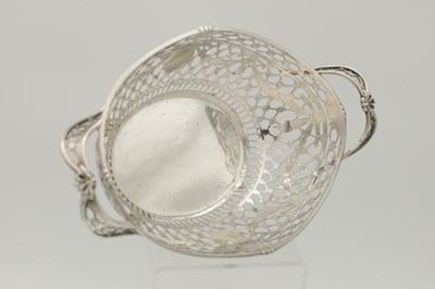 Lot 181 - AN EARLY 20TH CENTURY SILVER PIERCED DISH