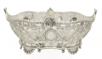 Lot 134 - AN EARLY 20TH CENTURY SILVER PIERCED DISH