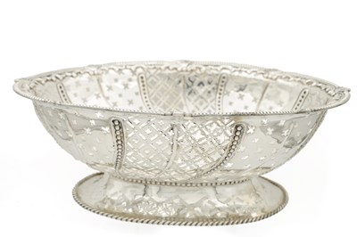 Lot 162 - A LATE 19TH CENTURY SILVER DISH