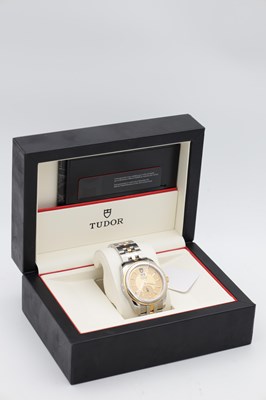 Lot 1222 - A GENTLEMAN'S STEEL AND GOLD TUDOR GLAMOUR DOUBLE DATE AUTOMATIC WRIST WATCH