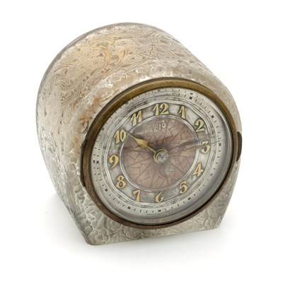 Lot 1 - A 1920'S RENE LALIQUE 'EGLANTINE' MANTEL CLOCK