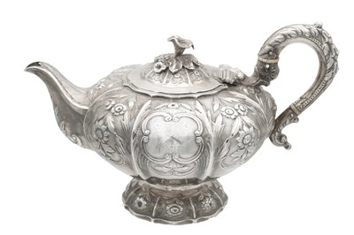 Lot 196 - A VICTORIAN SILVER TEAPOT