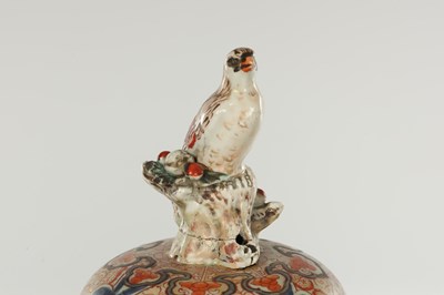 Lot 564 - A GOOD PAIR OF 17TH CENTURY JAPANESE IMARI VASES AND COVERS