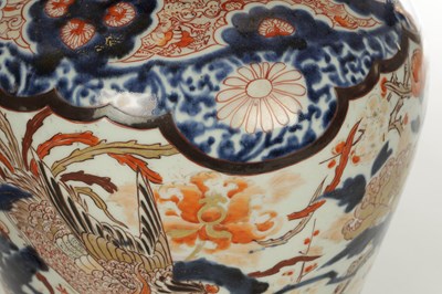Lot 564 - A GOOD PAIR OF 17TH CENTURY JAPANESE IMARI VASES AND COVERS