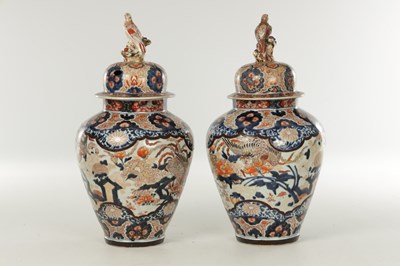 Lot 564 - A GOOD PAIR OF 17TH CENTURY JAPANESE IMARI VASES AND COVERS