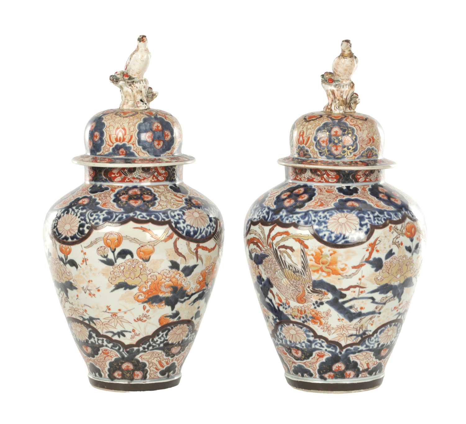 Lot 564 - A GOOD PAIR OF 17TH CENTURY JAPANESE IMARI VASES AND COVERS