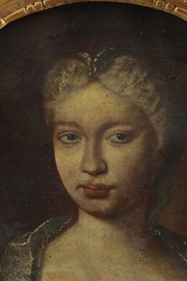 Lot 656 - AN 18TH CENTURY OIL ON CANVAS OVAL HALF LENGTH PORTRAIT OF A YOUNG LADY