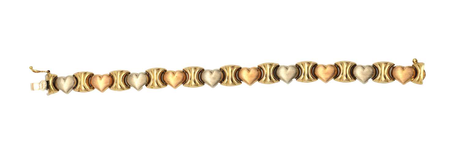 Lot 390 - AN 18CT THREE-COLOUR GOLD HEART-LINK BRACELET