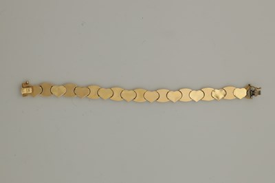 Lot 390 - AN 18CT THREE-COLOUR GOLD HEART-LINK BRACELET
