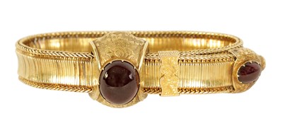 Lot 413 - AN 19TH CENTURY 14CT GOLD AND AMANDINE GARNET BRACELET