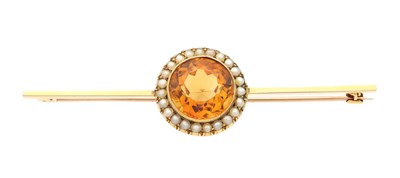 Lot 389 - A 9CT GOLD CITRINE AND PEARL BROOCH
