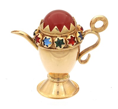 Lot 369 - AN 18CT GOLD EASTERN CHARM SET WITH AGATE AND COLOURED STONES