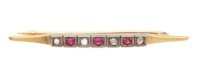 Lot 289 - AN 18CT GOLD AND PLATINUM DIAMOND AND RUBY BAR BROOCH